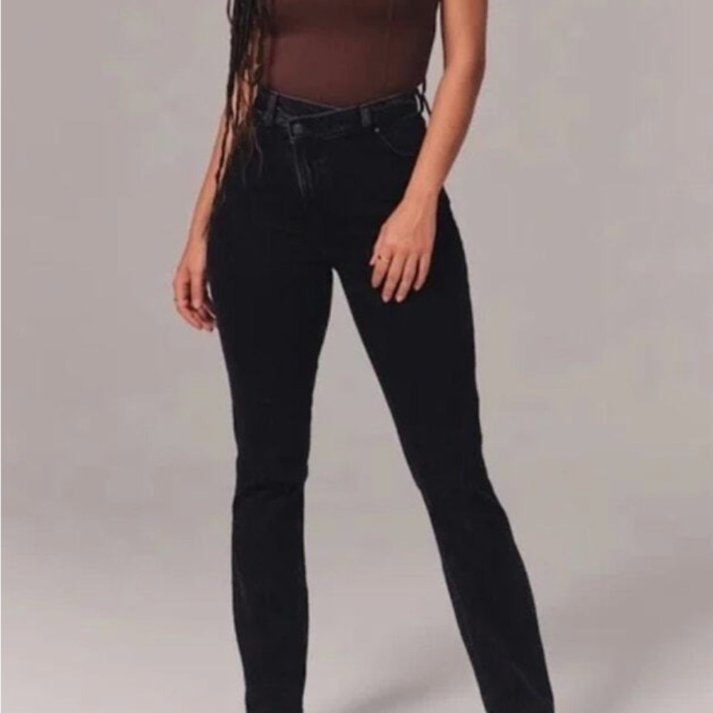 Abercrombie & Fitch ‘90s Slim Straight Ultra High Rise Black Jeans